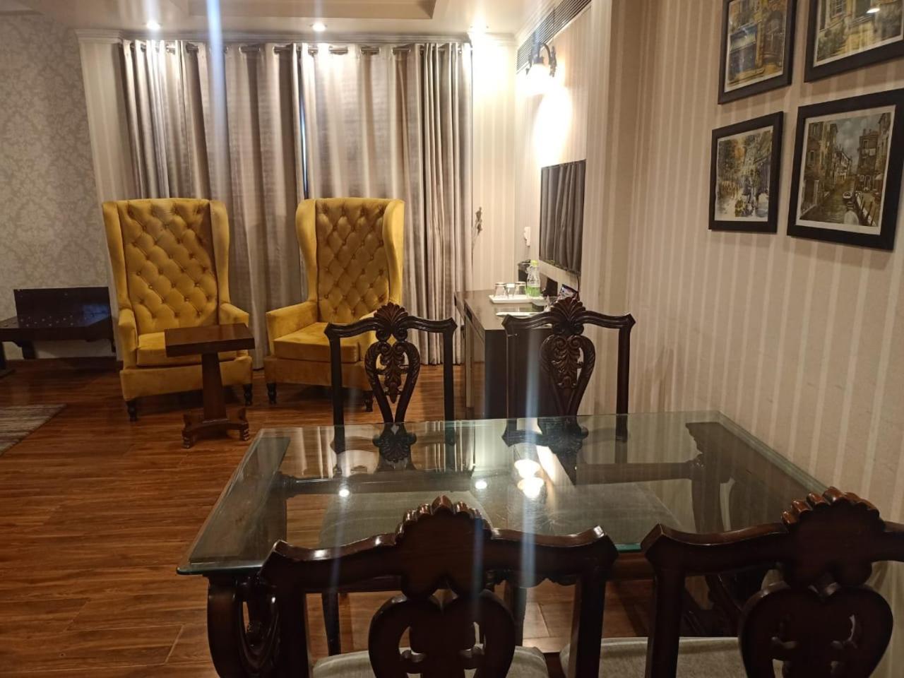 Hotel Rockland Hotel, C.r Park New Delhi