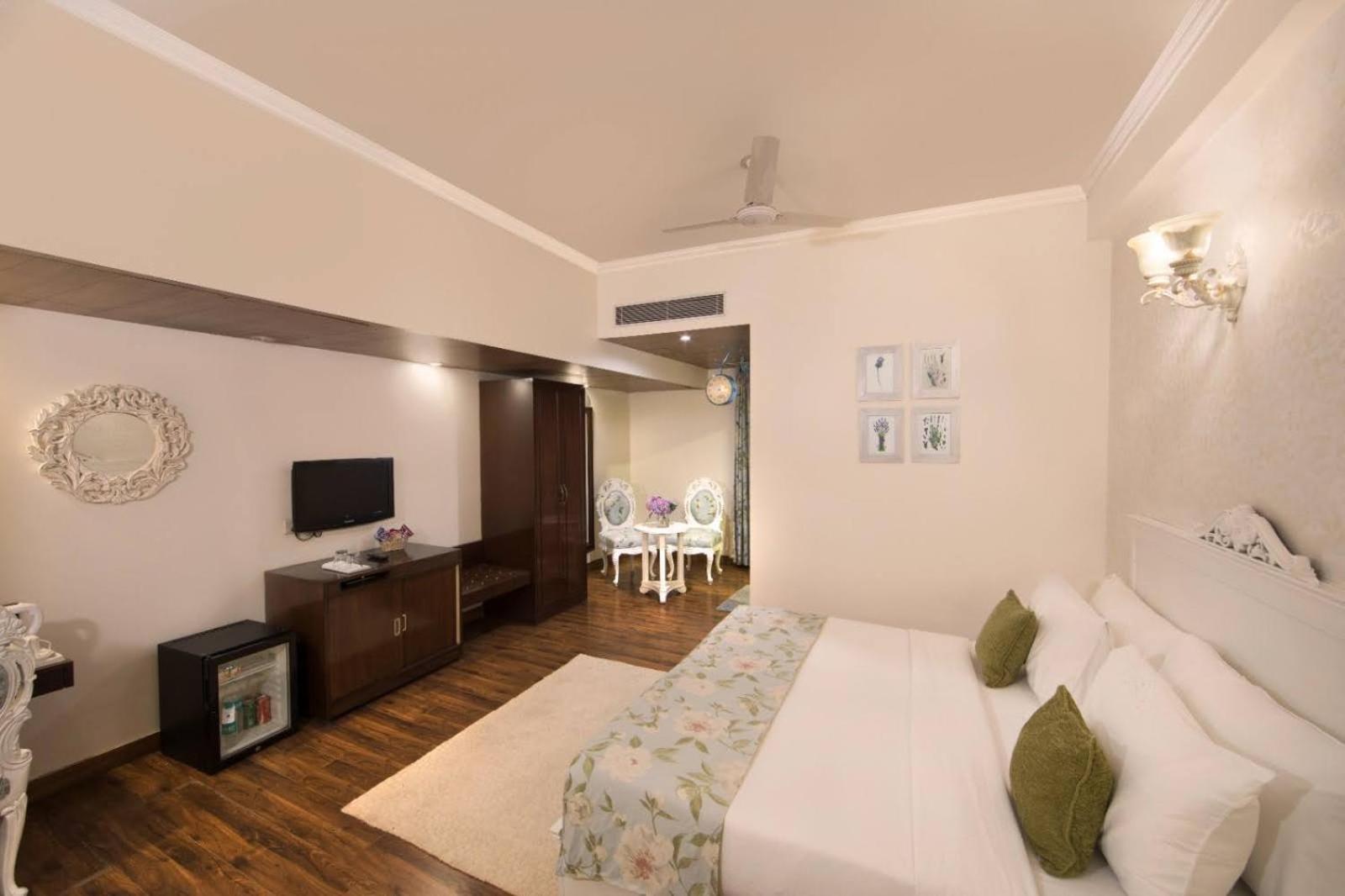 Rockland Hotel, C.r Park Hotel New Delhi